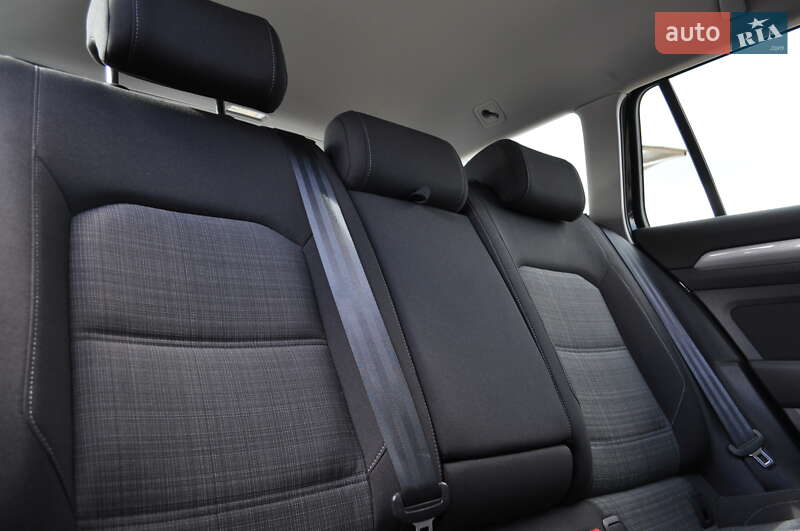 Универсал Volkswagen Passat 2022 в Киеве