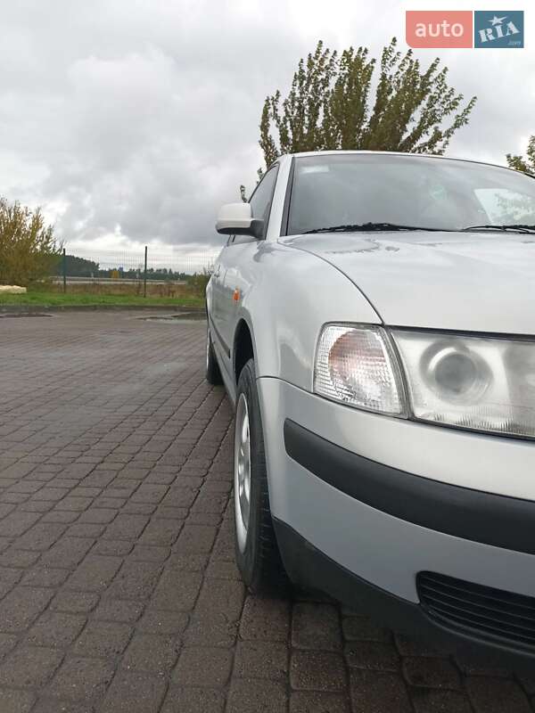 Седан Volkswagen Passat 1998 в Бродах