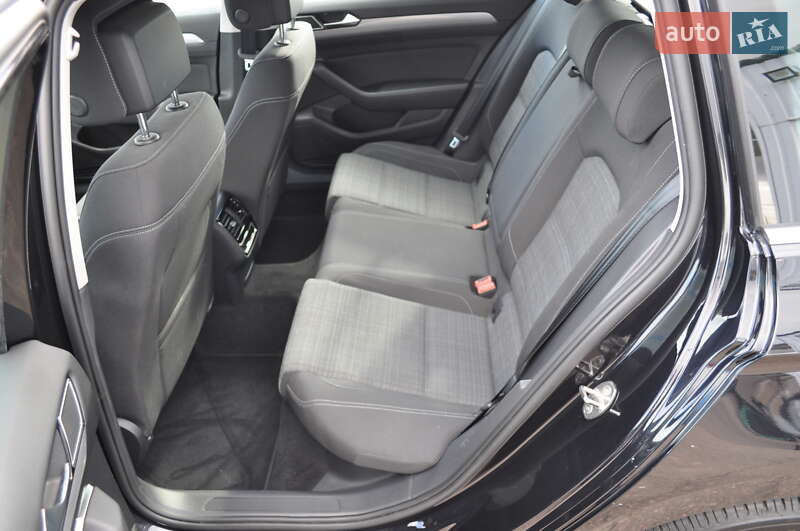 Универсал Volkswagen Passat 2022 в Киеве