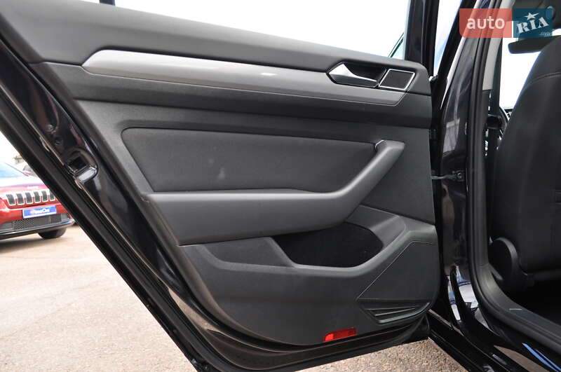 Универсал Volkswagen Passat 2022 в Киеве