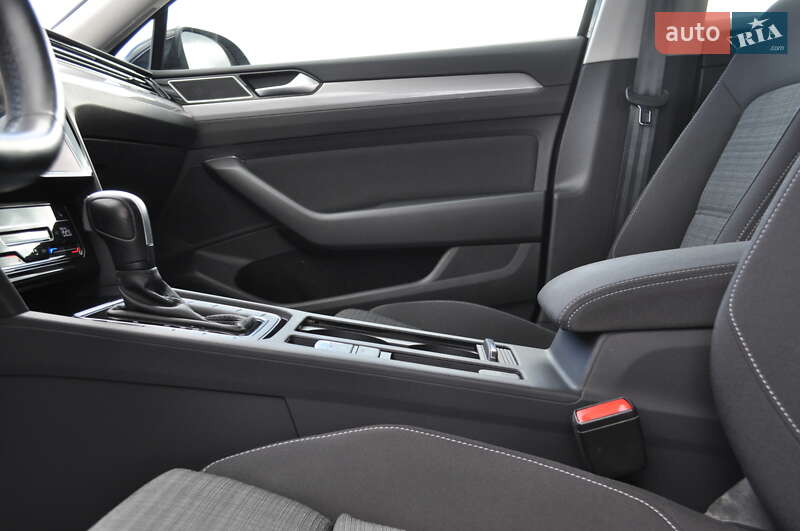 Универсал Volkswagen Passat 2022 в Киеве