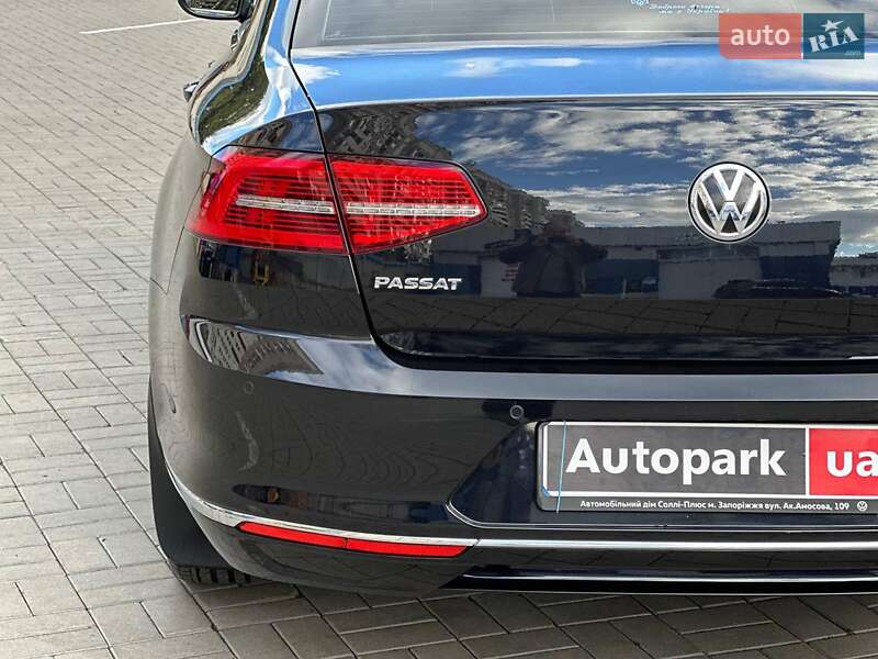 Седан Volkswagen Passat 2017 в Одессе