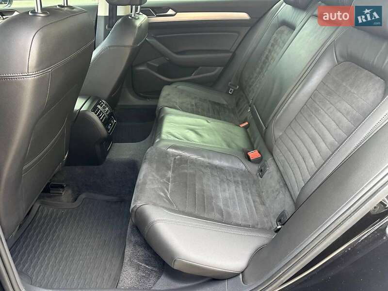 Седан Volkswagen Passat 2017 в Одессе