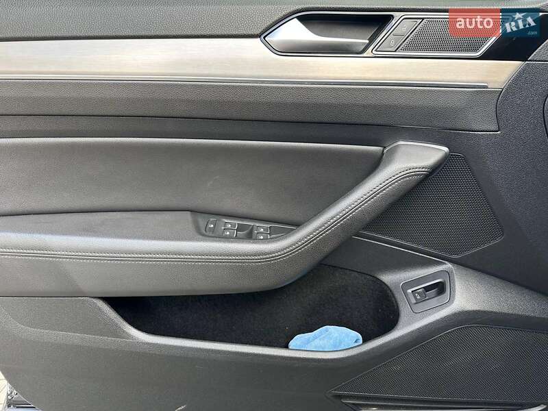 Седан Volkswagen Passat 2017 в Одессе