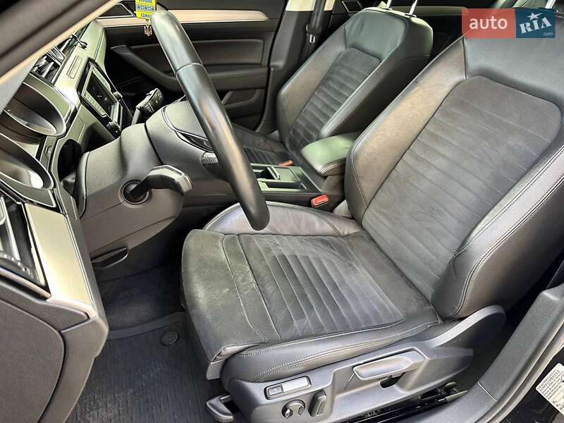 Седан Volkswagen Passat 2017 в Одессе