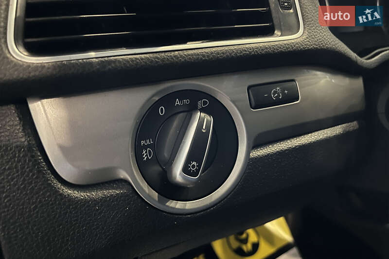 Седан Volkswagen Passat 2015 в Шептицькому