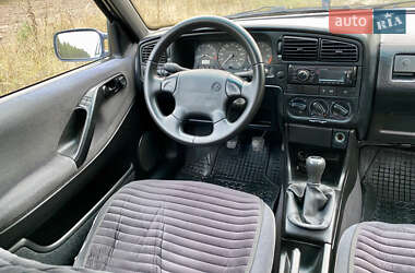 Универсал Volkswagen Passat 1995 в 