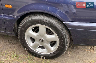 Универсал Volkswagen Passat 1995 в 