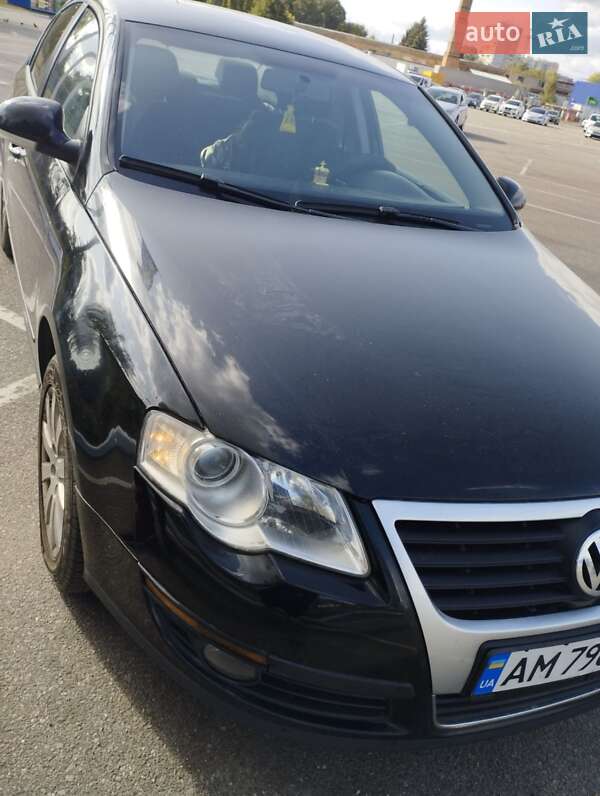 Седан Volkswagen Passat 2010 в Житомире
