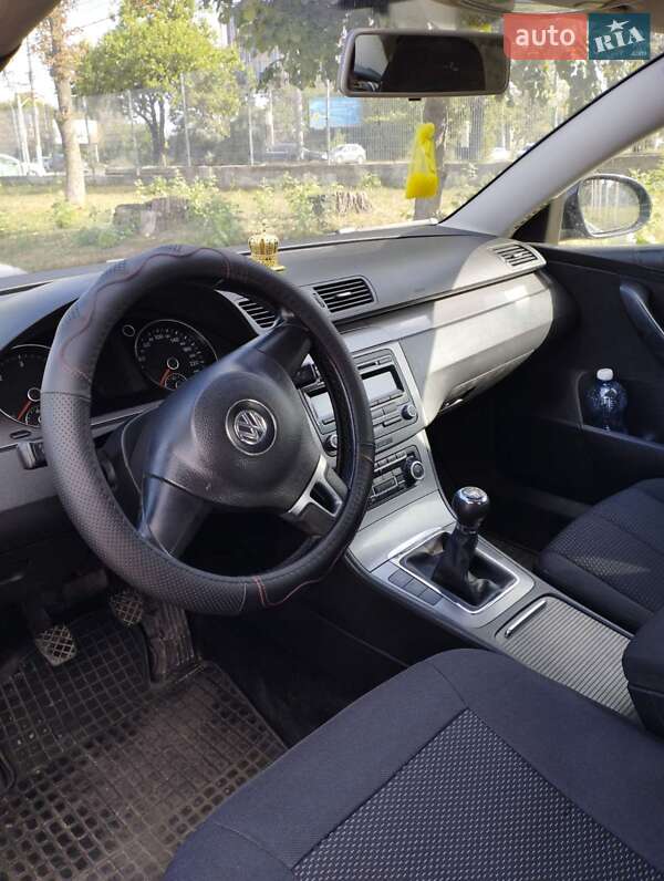 Седан Volkswagen Passat 2010 в Житомире