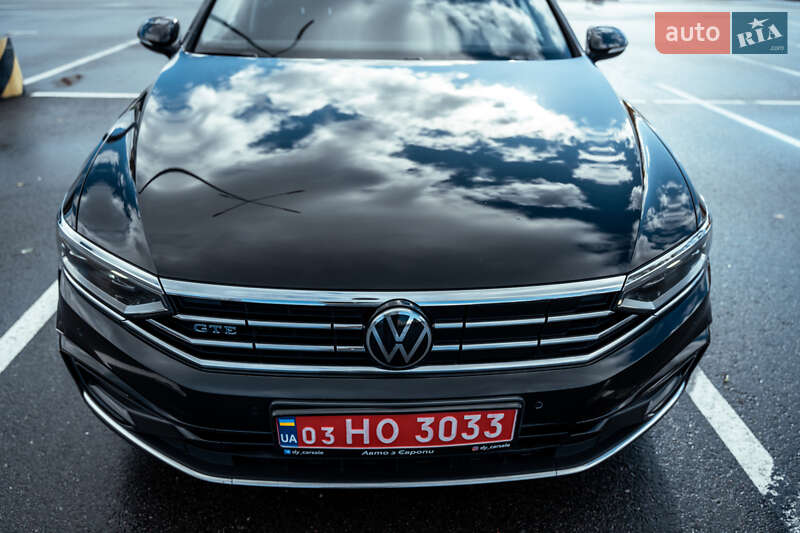 Универсал Volkswagen Passat 2021 в Киеве