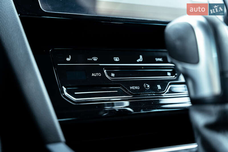 Универсал Volkswagen Passat 2021 в Киеве