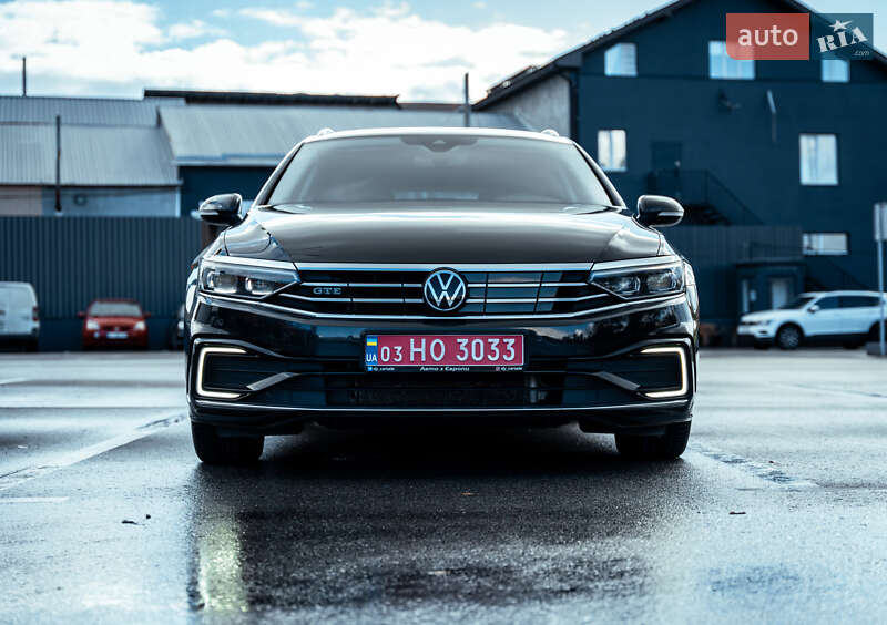 Универсал Volkswagen Passat 2021 в Киеве