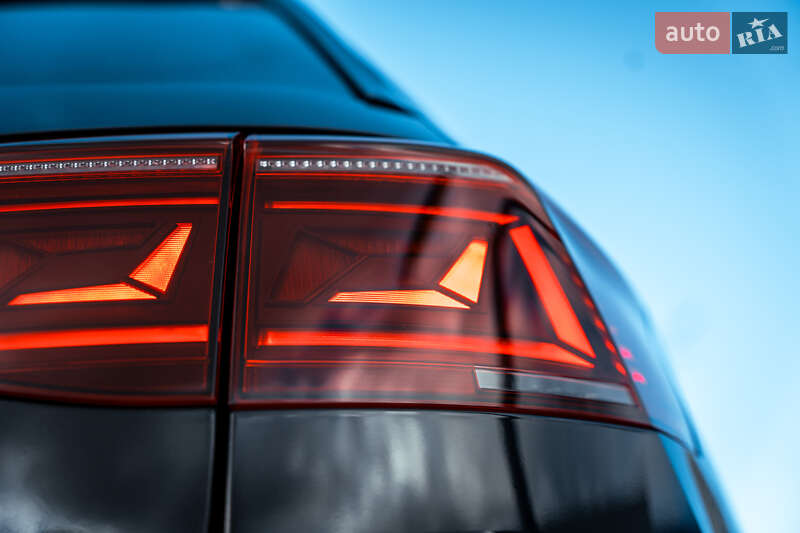 Универсал Volkswagen Passat 2021 в Киеве