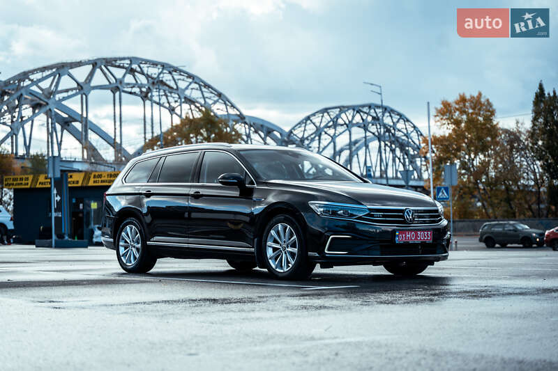 Универсал Volkswagen Passat 2021 в Киеве