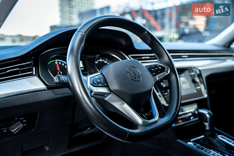 Универсал Volkswagen Passat 2021 в Киеве
