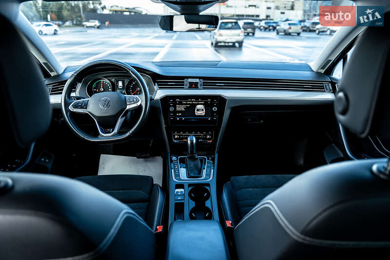 Универсал Volkswagen Passat 2021 в Киеве
