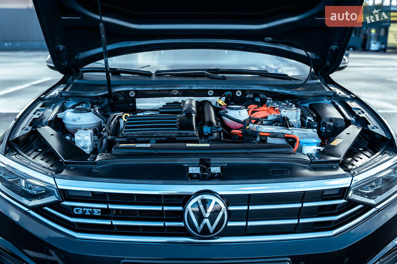 Универсал Volkswagen Passat 2021 в Киеве