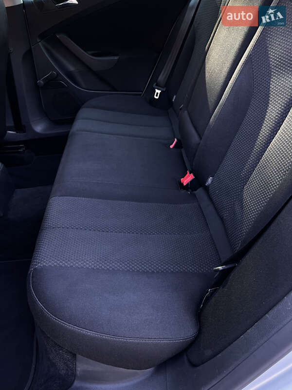 Седан Volkswagen Passat 2006 в Лубнах