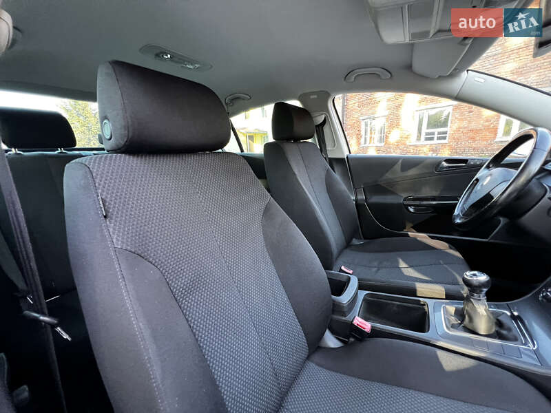 Седан Volkswagen Passat 2006 в Лубнах