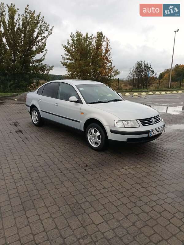 Седан Volkswagen Passat 1998 в Бродах