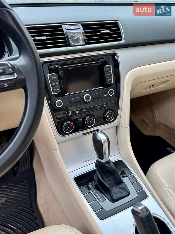 Седан Volkswagen Passat 2012 в Харькове