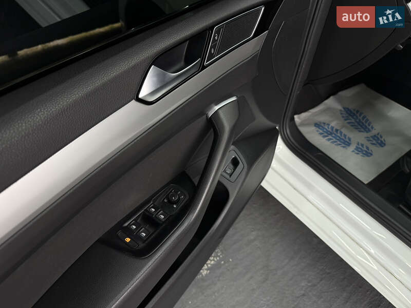 Седан Volkswagen Passat 2016 в Тячеве фото 38 Седан Volkswagen Passat 2016 в Тячеве