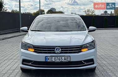 Седан Volkswagen Passat 2015 в 