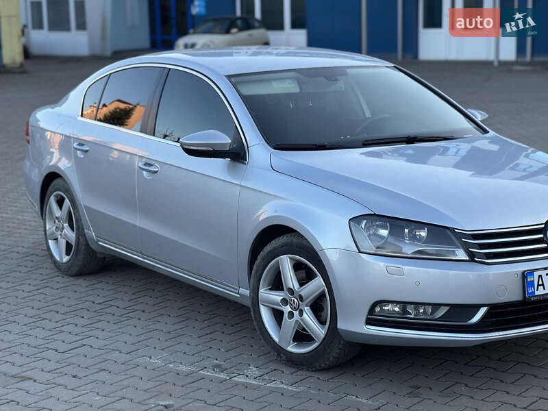 Седан Volkswagen Passat 2012 в Ивано-Франковске