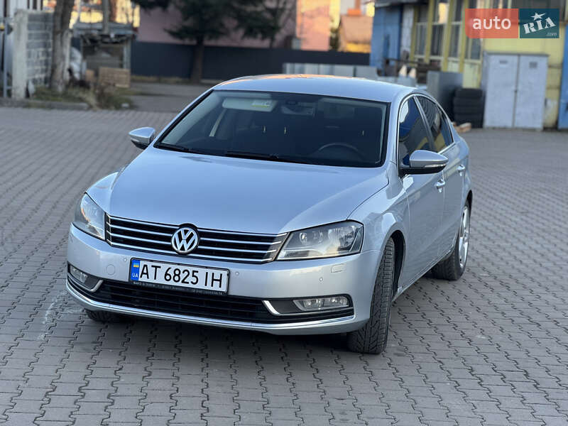 Седан Volkswagen Passat 2012 в Ивано-Франковске
