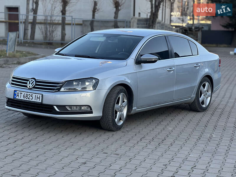 Седан Volkswagen Passat 2012 в Ивано-Франковске