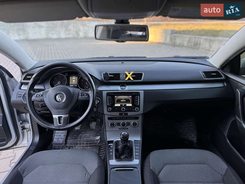 Седан Volkswagen Passat 2012 в Ивано-Франковске