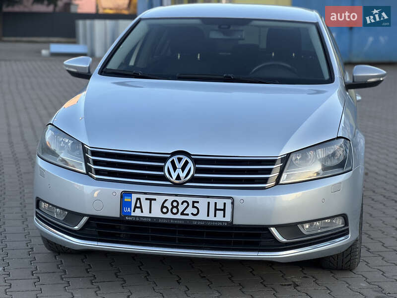 Седан Volkswagen Passat 2012 в Ивано-Франковске