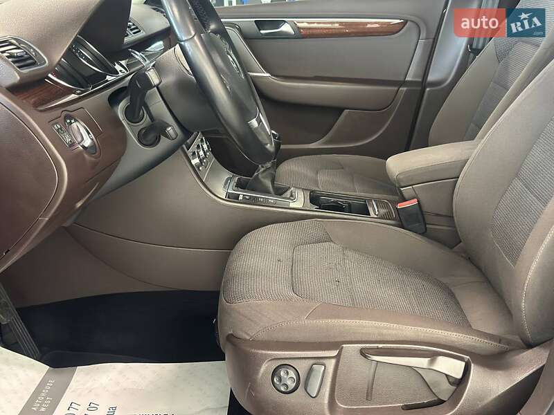 Седан Volkswagen Passat 2013 в Львове