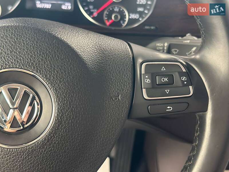 Седан Volkswagen Passat 2013 в Львове