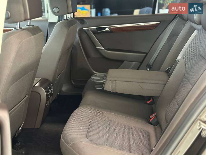 Седан Volkswagen Passat 2013 в Львове