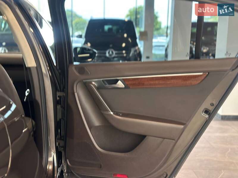 Седан Volkswagen Passat 2013 в Львове