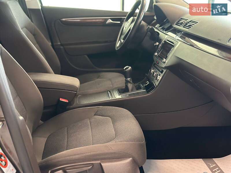 Седан Volkswagen Passat 2013 в Львове