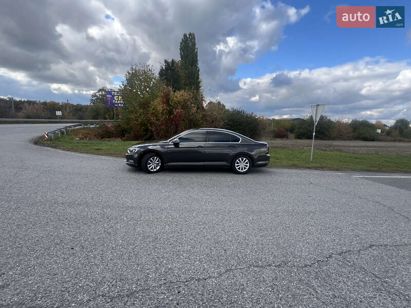 Седан Volkswagen Passat 2016 в Немирове
