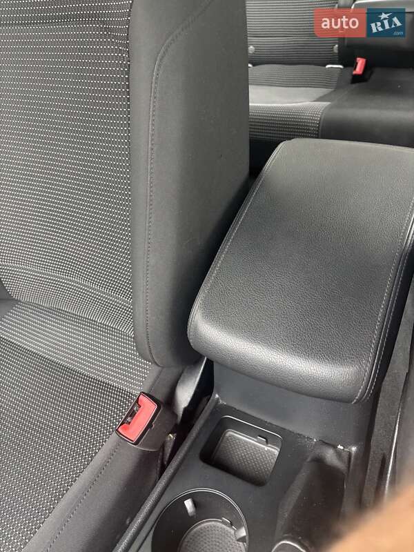 Седан Volkswagen Passat 2015 в Львове