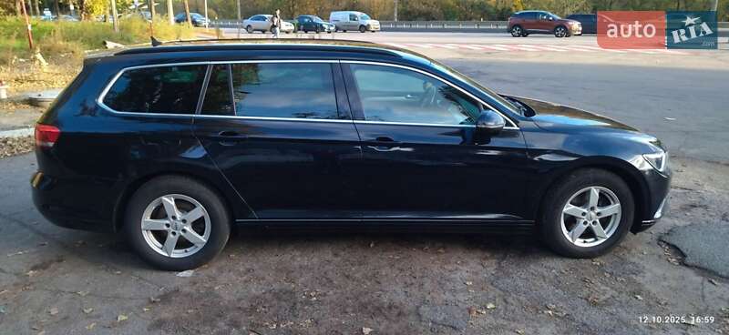Универсал Volkswagen Passat 2018 в Киеве
