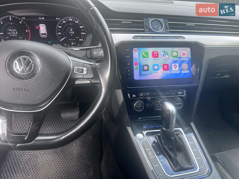 Универсал Volkswagen Passat 2018 в Житомире