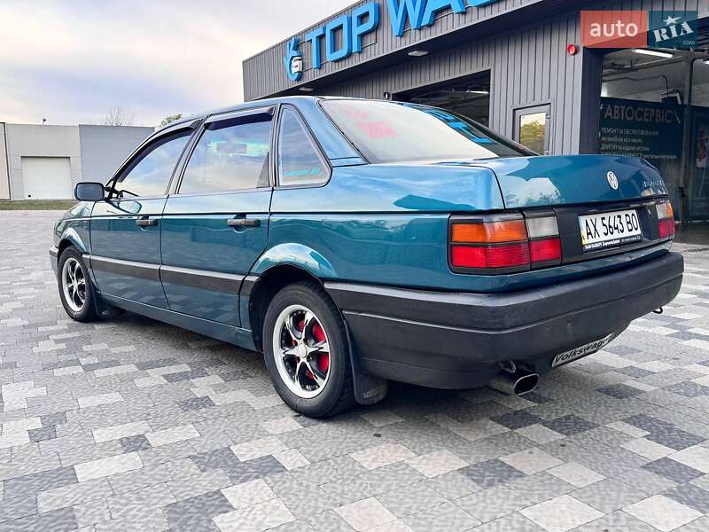Седан Volkswagen Passat 1991 в Харькове