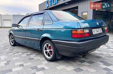 Седан Volkswagen Passat 1991 в 