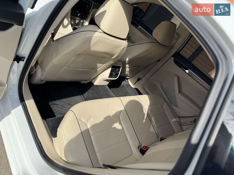 Седан Volkswagen Passat 2017 в Дніпрі