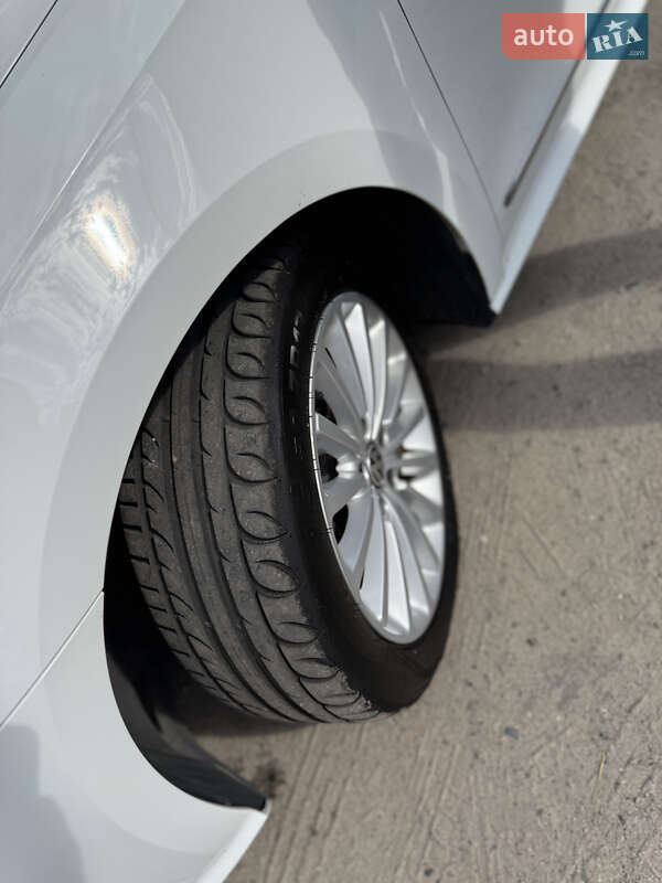 Седан Volkswagen Passat 2017 в Дніпрі