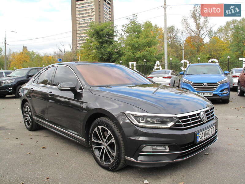 Седан Volkswagen Passat 2018 в Киеве