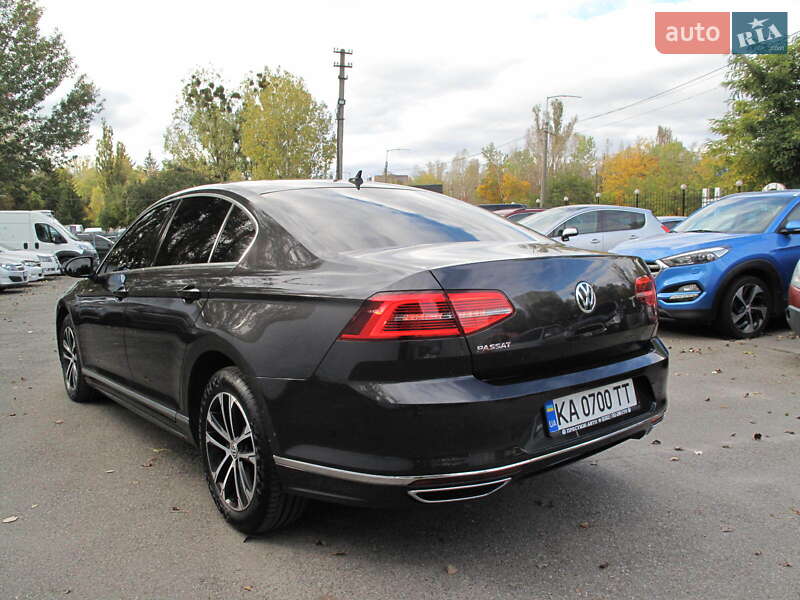 Седан Volkswagen Passat 2018 в Киеве