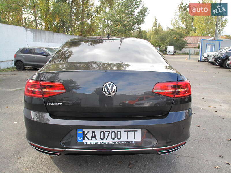 Седан Volkswagen Passat 2018 в Киеве