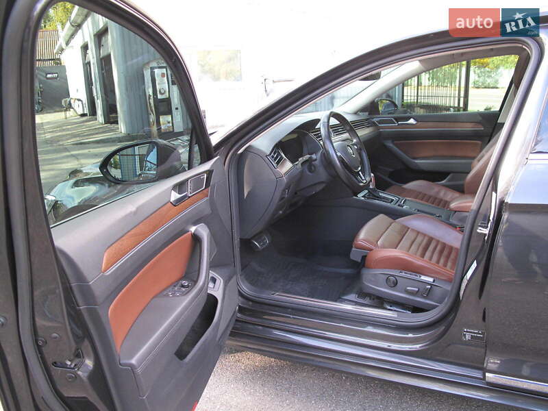 Седан Volkswagen Passat 2018 в Киеве